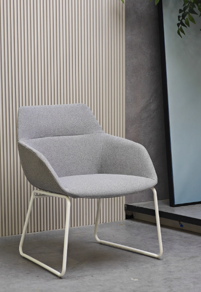 ARM CHAIR
